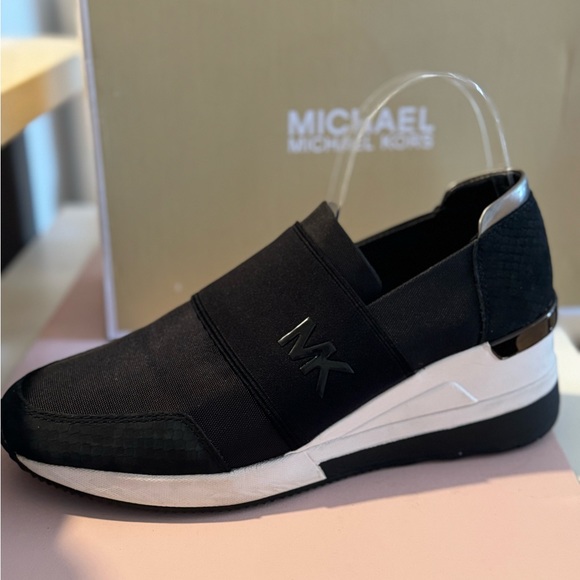MICHAEL KORS SNEAKERS - Picture 1 of 4